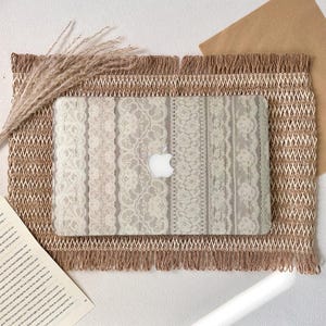 Funda para MacBook con diseño de collage de encaje, funda rígida para portátil Air de 15/13/11" (2025), Pro de 16/15/14/13 pulgadas (2024), M5, M4, M3, M2, Neo A18 (2026), funda para MacBook nueva