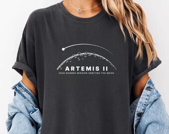 Camiseta de la misión Artemis II, camiseta retro con mapa de la misión lunar de la NASA, estilo vintage, estampado DTG, ropa de exploración espacial.