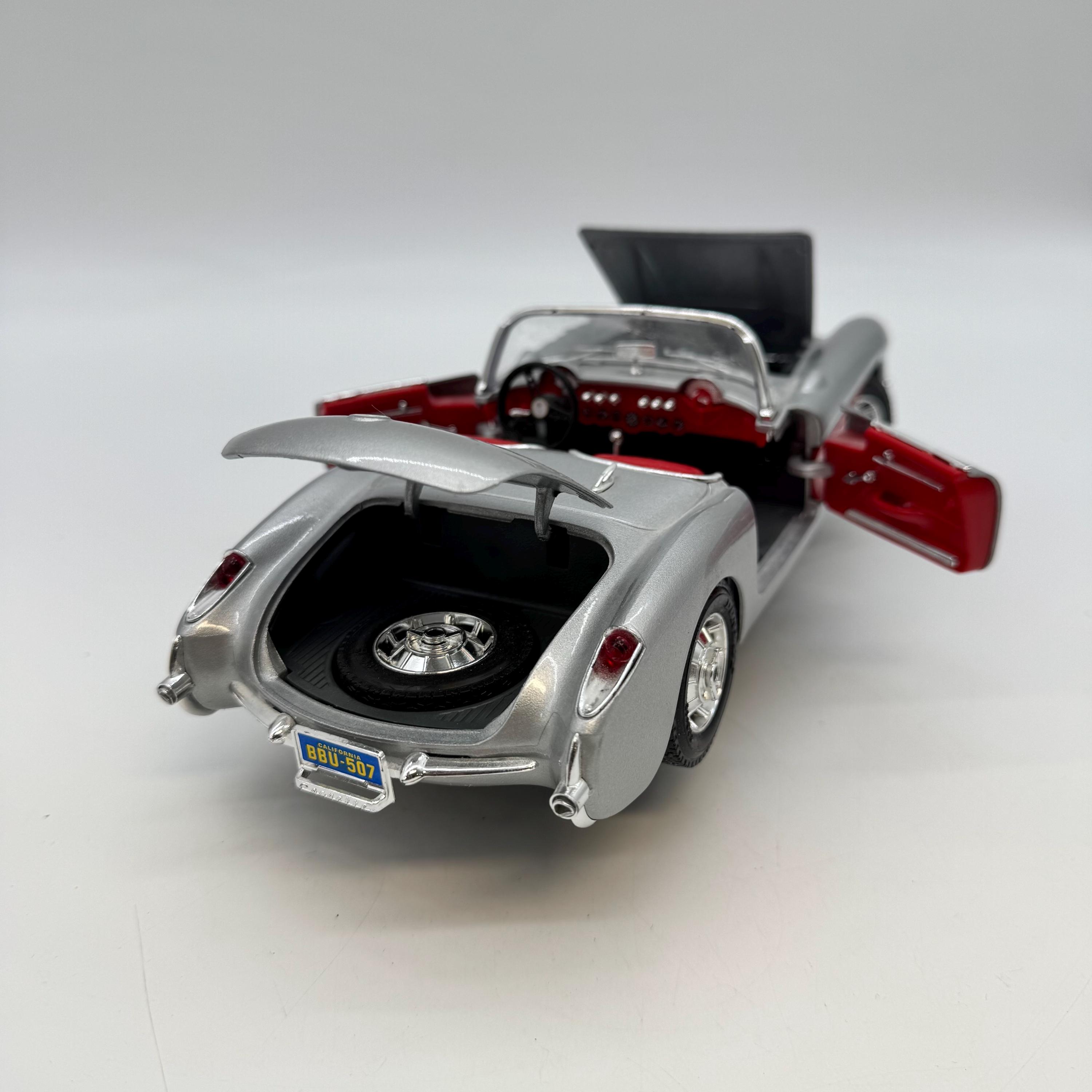 1957 Chevrolet Corvette C1 1:18 Diecast Model Bburago Silver Red