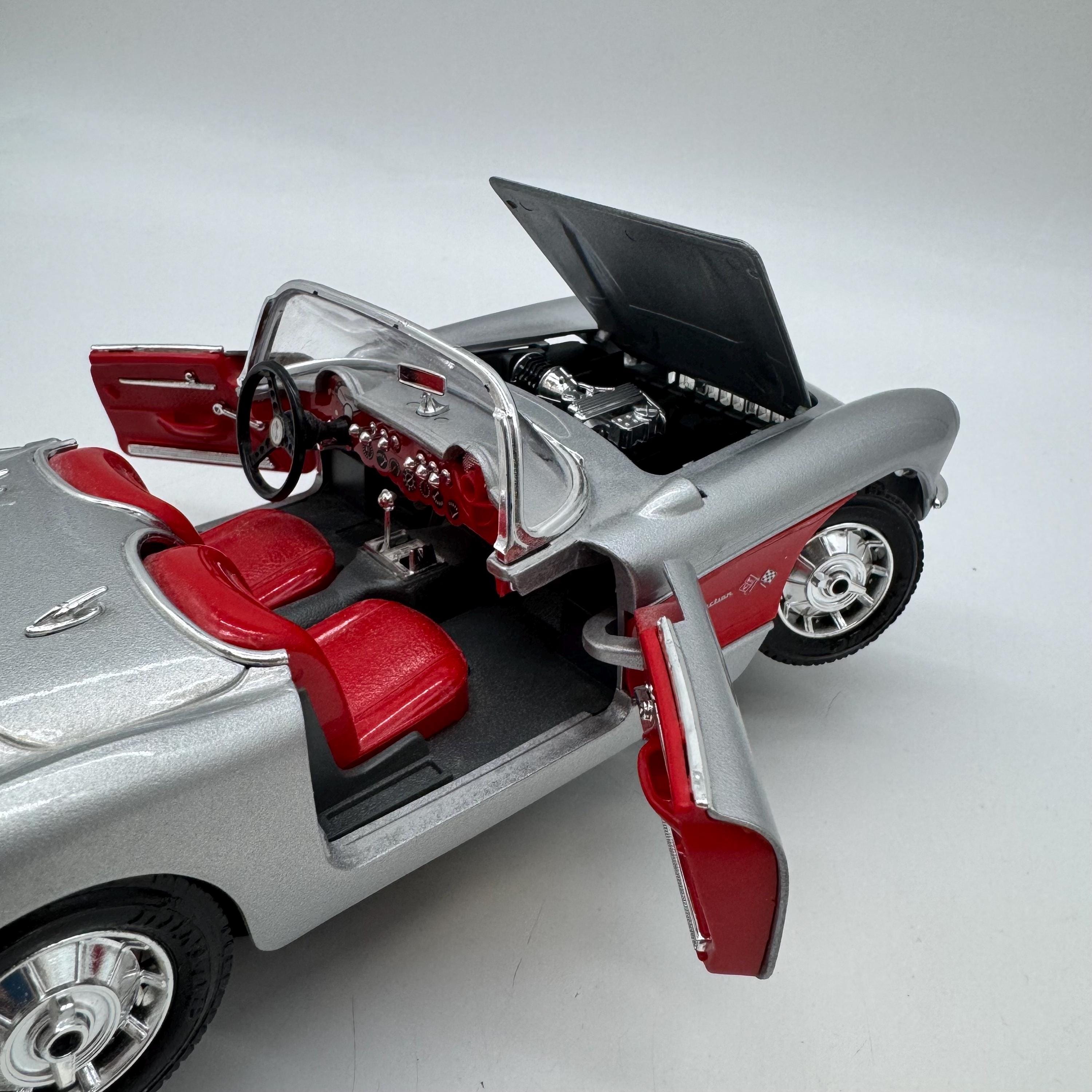 1957 Chevrolet Corvette C1 1:18 Diecast Model Bburago Silver Red