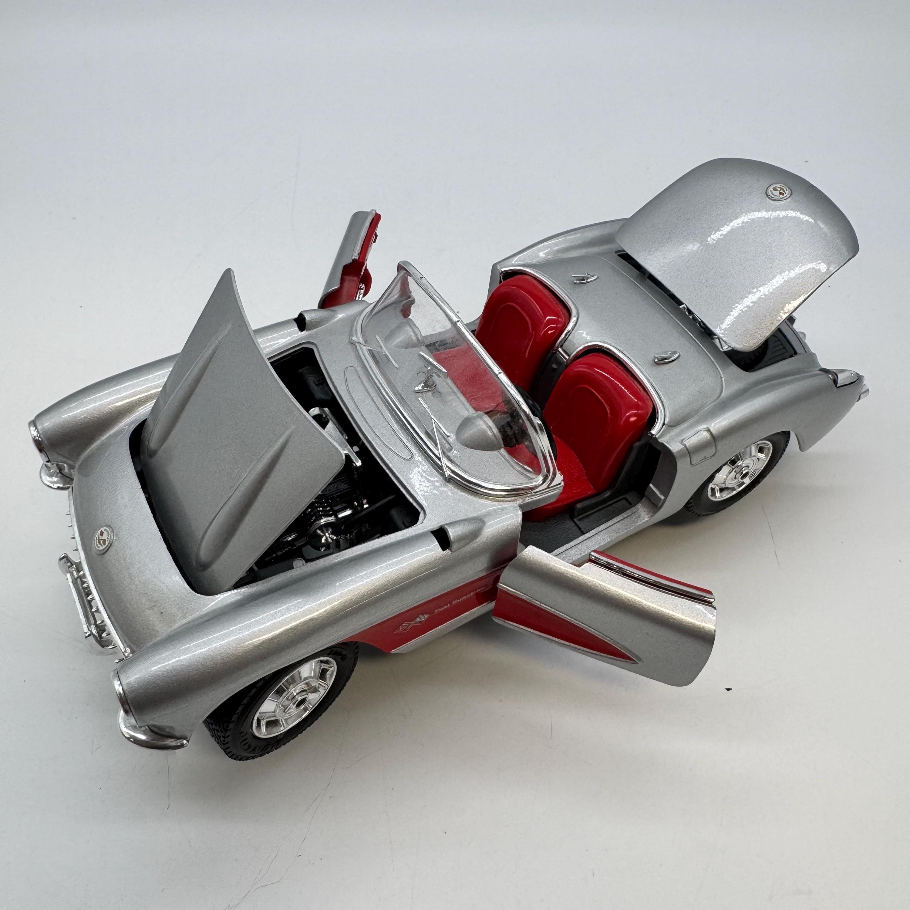 1957 Chevrolet Corvette C1 1:18 Diecast Model Bburago Silver Red