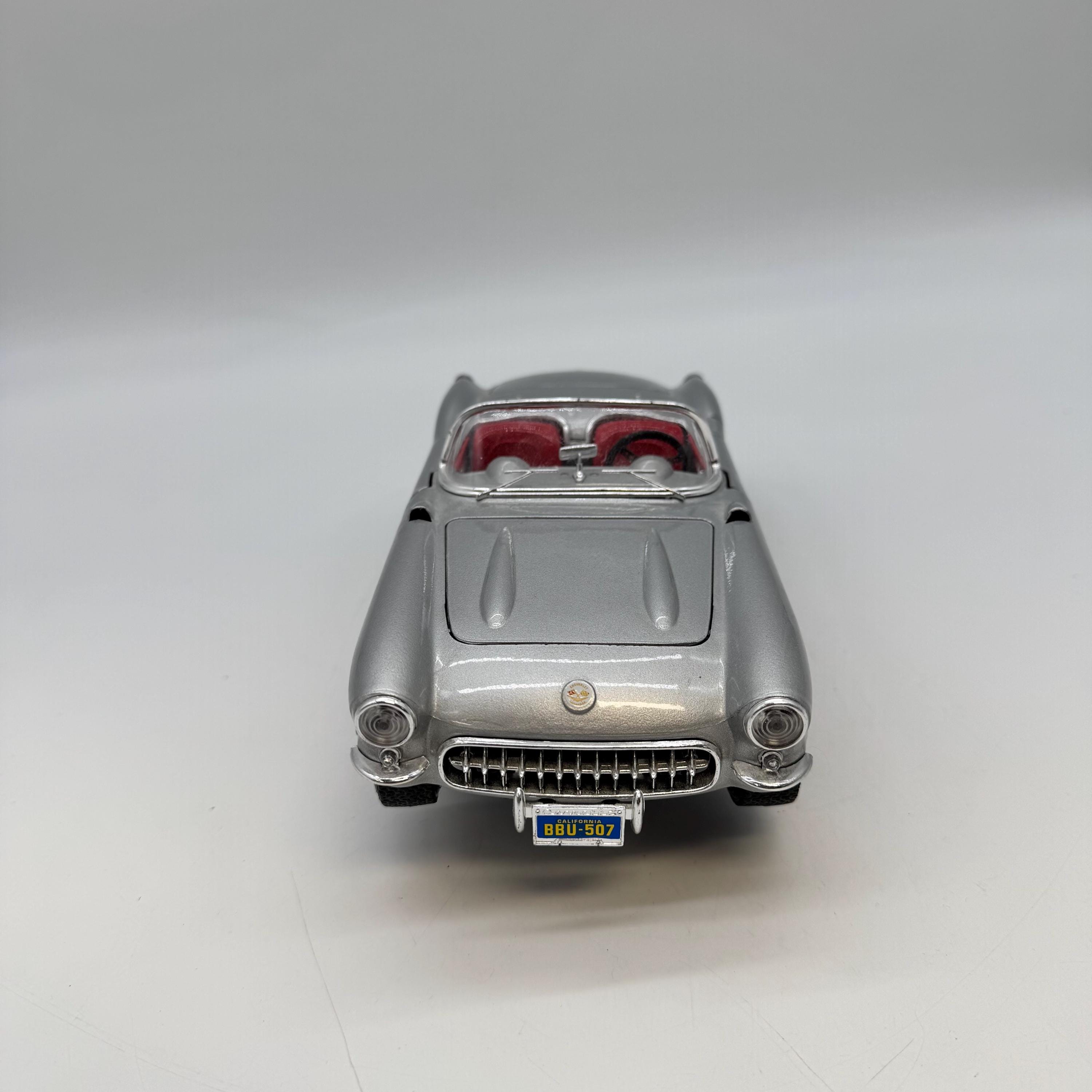 1957 Chevrolet Corvette C1 1:18 Diecast Model Bburago Silver Red