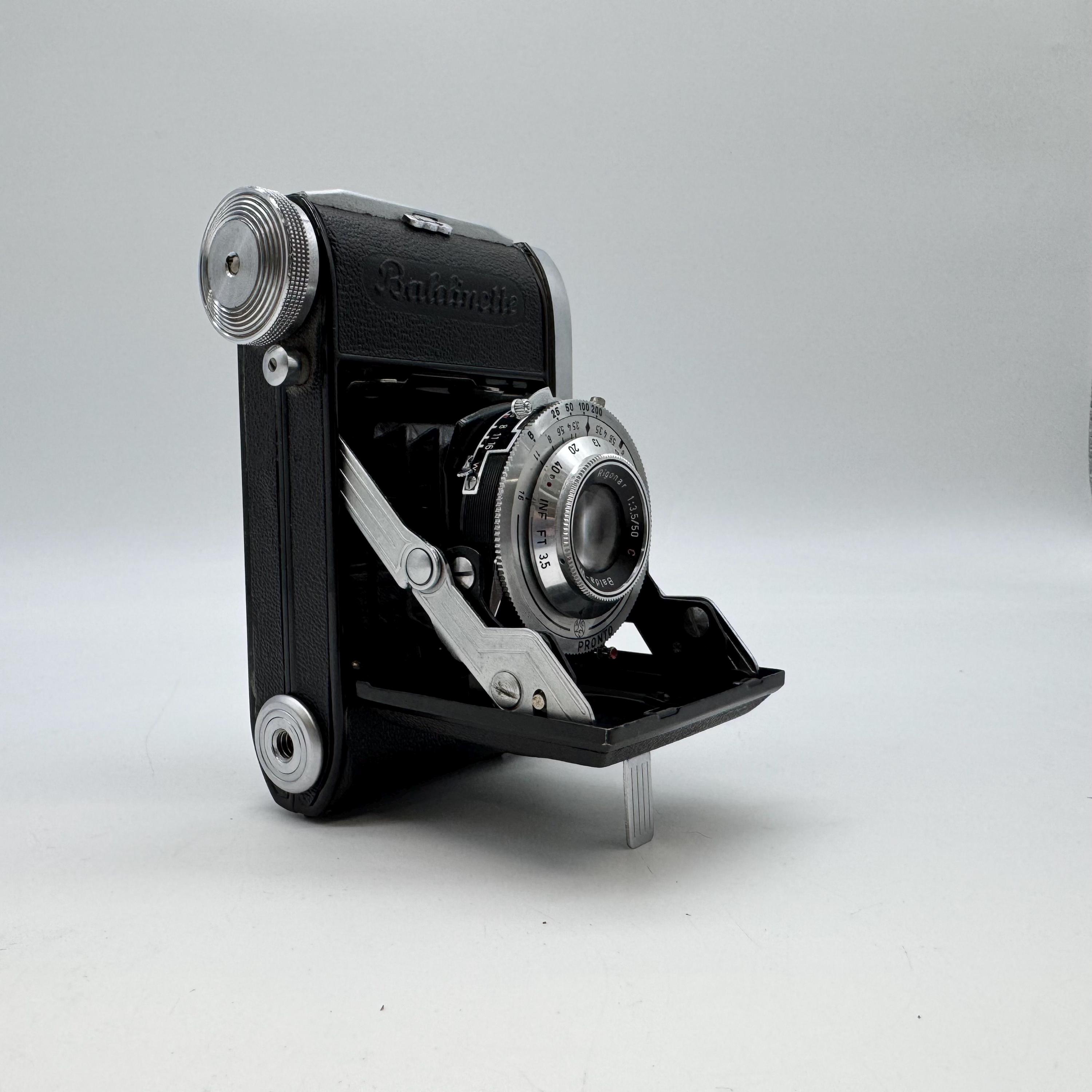 1950年代のヴィンテージバルダ35mmフィルムカメラ（革製ケース付き
