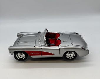 1957 Chevrolet Corvette C1 1:18 Diecast Model Bburago Silver Red