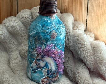 Dispensador de jabón, aceite de oliva y vinagre con diseño de unicornio con adorno de cristal rosa.