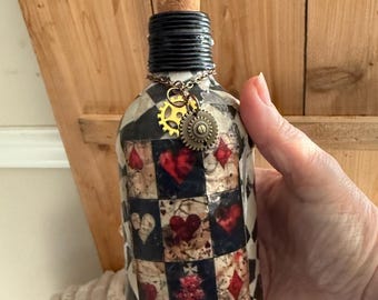 Tablero de ajedrez de arlequín Alicia en el país de las maravillas Steampunk con adorno de vidrio rojo decoupage dispensador de jabón / aceite de oliva / vinagre / sal