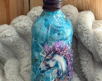 Dispensador de jabón, aceite de oliva y vinagre con diseño de unicornio con adorno de cristal rosa.