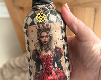 Arlequín reina de corazones Alicia en el país de las maravillas Steampunk con adorno de vidrio rojo decoupage jabón / aceite de oliva / dispensador de vinagre / sal