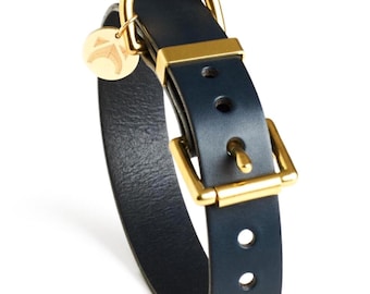 Collar clásico para perro de cuero de primera calidad, curtido vegetal y de grano completo, con herrajes de latón macizo.