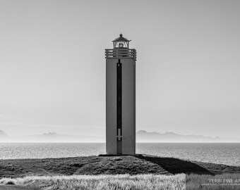 Lámina de faro de Islandia — Arquitectura minimalista en blanco y negro — Arte mural imprimible / Descarga instantánea