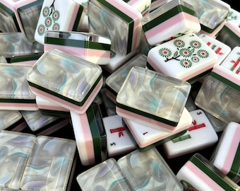 Juego de Mahjong Americano Blanco Perla - Fichas Estilo Concha de Ópalo - Decoración Floral Pastel para Juego de Mesa - Regalo para Jugadores de Mahjong
