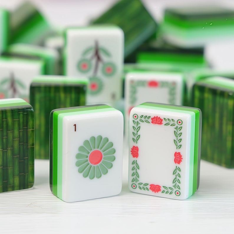 Grüner Bambus Amerikanisches Mahjong Set, Glänzende Acrylfliesen, Botanisches 160 Legespiel, Geschenk für Mahjongspieler und Sammler Bild 8