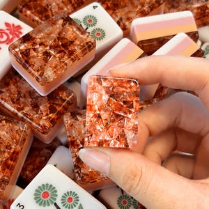 Coral Orange Pearlescent American Mahjong Set, Kristallacrylfliesen, Pastellblumenspiel-Set, Geburtstagsgeschenk für Sie