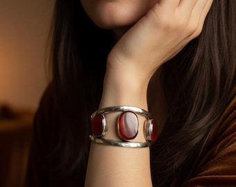 Brazalete de cornalina, plata ajustable, estilo tribal, hecho a mano. Precio por 1 unidad.