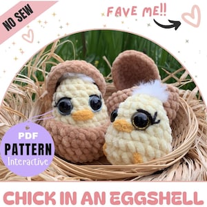 Puede incluir: Dos pollitos de peluche de ganchillo en un nido tejido. Los pollitos son de color crema con detalles marrones, ojos negros grandes y picos naranjas. La imagen incluye el texto "NO SEW", "FAVE ME!!", "PDF PATTERN Interactive" y "CHICK IN AN EGGSHELL".