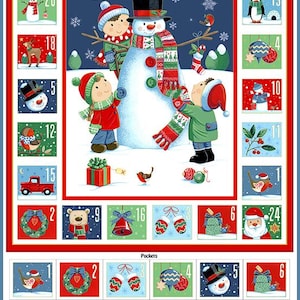 Puede incluir: Un calendario de adviento de muñeco de nieve con 24 bolsillos numerados. La imagen central presenta un muñeco de nieve con niños. Cada bolsillo tiene una ilustración festiva, incluyendo muñecos de nieve, renos y Papá Noel. El calendario está enmarcado en rojo y azul.