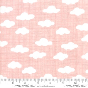 Wonder - Nubes rosadas de Kate y Birdie Paper Co. de Moda Fabrics