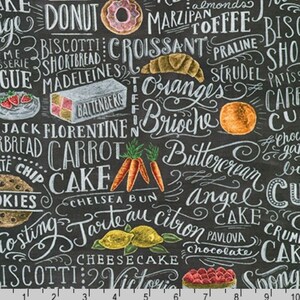 Könnte beinhalten: Ein Design im Tafelstil mit Illustrationen und Namen von Backwaren wie Donuts, Croissants und Kuchen in Weiß, Rosa, Orange und Gelb. Der Text ist handgeschrieben und erzeugt ein Vintage-Feeling.