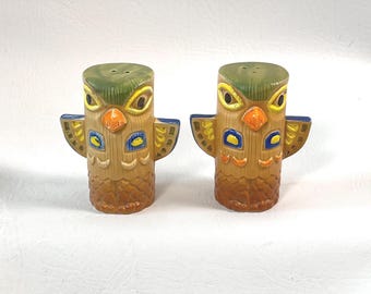 Saleros y pimenteros vintage con forma de tótem tiki – Hechos en Japón, tapas verdes
