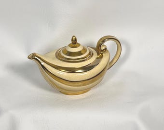 Tetera vintage Arthur Wood con forma de lámpara de Aladino – Figura de genio en color crema y dorado (Modelo 3782)