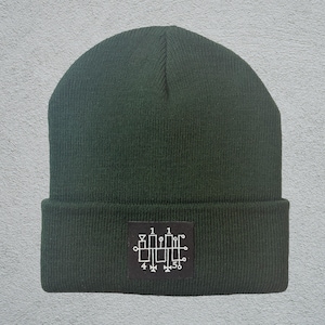 Gorro con sello de alquimia: verde oscuro, con parche de ocultismo urbano
