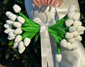 Bukiet ślubny z białych tulipanów, obręcz ślubna, minimalistyczny bukiet panny młodej, elegancki sztuczny bukiet, ręcznie robiony Kalibridal