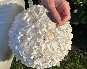Ręcznie robiony bukiet ślubny Kalibridal z kremowych kwiatów gwiaździstych z perłową rączką, elegancki bukiet ślubny w formie torebki, sztuczny