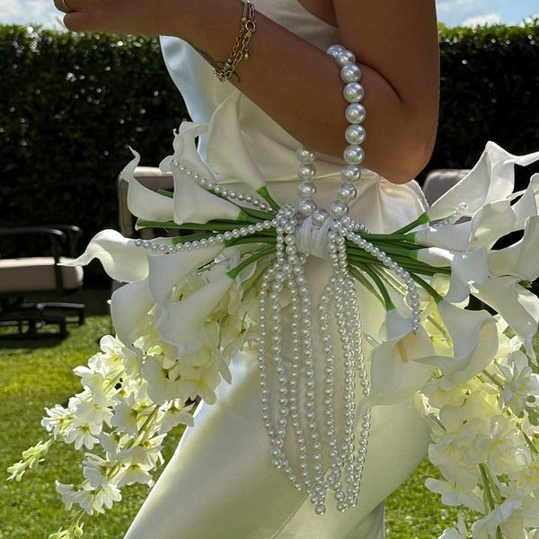 Ramo de novia de calas blancas con flores artificiales de boda con mango de perla