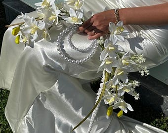 Bukiet ślubny z białej orchidei z perłami – ręcznie robione kwiaty ślubne | Kalibridal