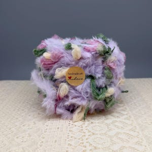 Buntset med blandade färger och texturerat konstgarn