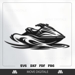 Op de afbeelding: Zwart-wit illustratie van een jetski op water. De afbeelding toont een gedetailleerde omtrek van het vaartuig, met gestileerde golven. De onderkant van de afbeelding bevat de tekst "SVG DXF PDF PNG" en het logo en de naam "MOVE DIGITALE".