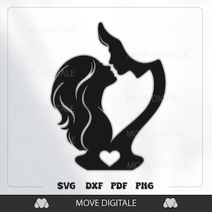 May include: Black silhouette of a couple in an embrace, with a heart at the base. The design includes the text "SVG DXF PDF PNG" and "MOVE DIGITALE".