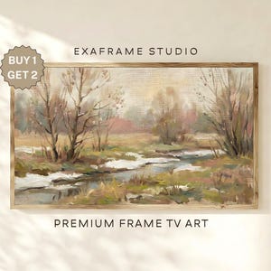 Pode incluir: Pintura de paisagem emoldurada com uma serena cena de rio. A obra apresenta tons suaves de verde, castanho e branco, com árvores sem folhas e um céu claro. A moldura é de cor castanho claro. O texto na imagem diz "EXAFRAME STUDIO" e "PREMIUM FRAME TV ART".