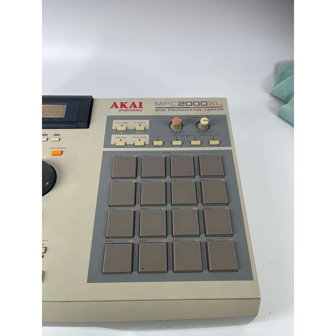 Akai MPC2000XL MIDI Production Center Sampler Drum Machine Tested Works, foto 2 di 5