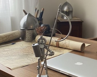 Figura de caballero de acero - estatuilla de metal hecha a mano, regalo para hombre, decoración medieval, escultura de arte en metal