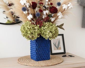 Vase en acier bleu fait main : métal soudé aux écrous, décoration d'intérieur confortable, été