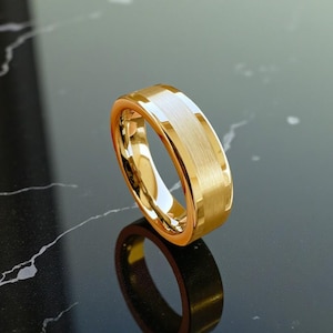 Bague en tungstène dorée 6 MM/8 MM | Alliance brossée pour homme et femme | Coupe moderne et confortable