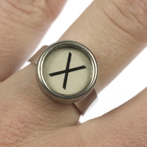 Anillo con diéresis WISH con forma de máquina de escribir vintage Miniblings Ä Ö Ü Letra negra