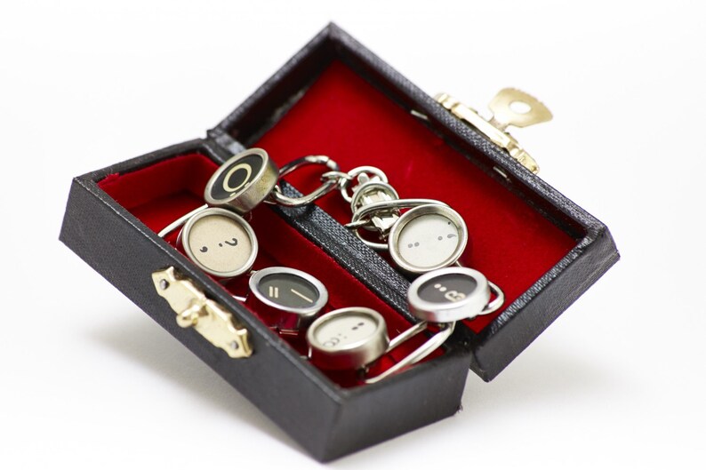 Typewriter Keys Letters Initials Typewriter Keys Bracelet Wristlet Dangle Upcycling Recycling Vintage 6 Characters