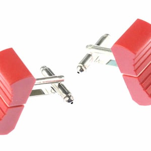 Fader boutons manchette contrôleursTable mixage DJ rouge ingenieur du son melangeur