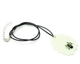 Spider web with spider chain pendant necklace Halloween glows in the dark