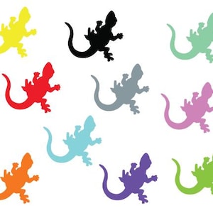 Puede incluir: Nueve siluetas de lagartos coloridos en varias poses. Los lagartos son en tonos de amarillo, negro, verde, rojo, azul, gris, morado, rosa y verde lima.