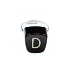 Anillo con letra D, llave de máquina de escribir vintage, miniblings, cuadrado único D