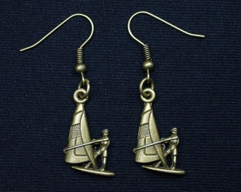 Pendientes de surfista, mini pendientes, pendientes colgantes, windsurfista, windsurf, surf, bronce
