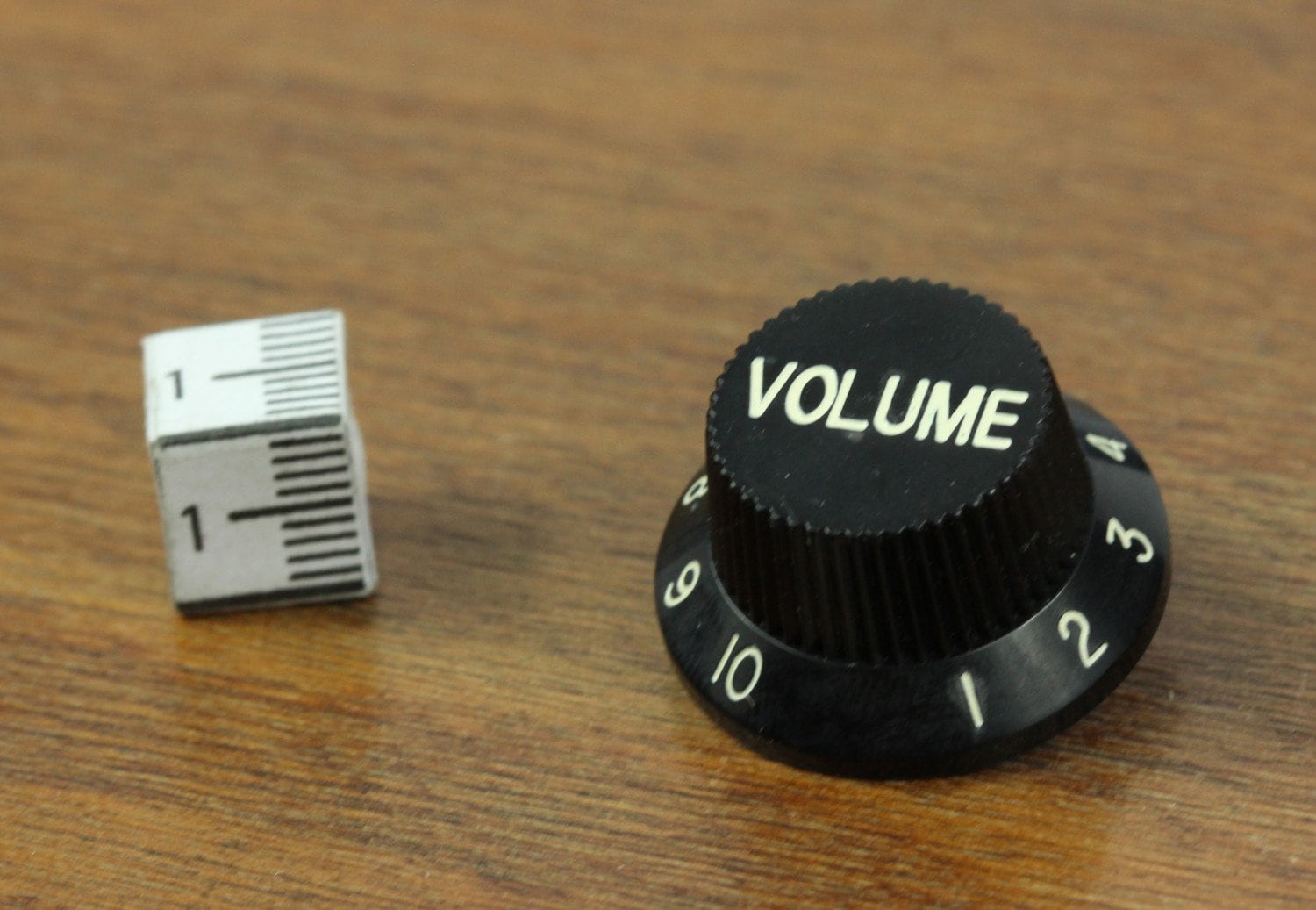 Miniblings Krawattennadel Aus Gitarren Poti - Handgemachter Herrenschmuck Mit Volumenknopf