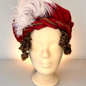 Regency-baretmuts in donkerrood