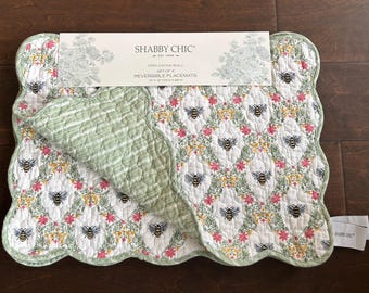 Nuevo juego de 4 manteles individuales Shabby Chic acolchados con borde festoneado y estampado de abejas, con rayas florales.
