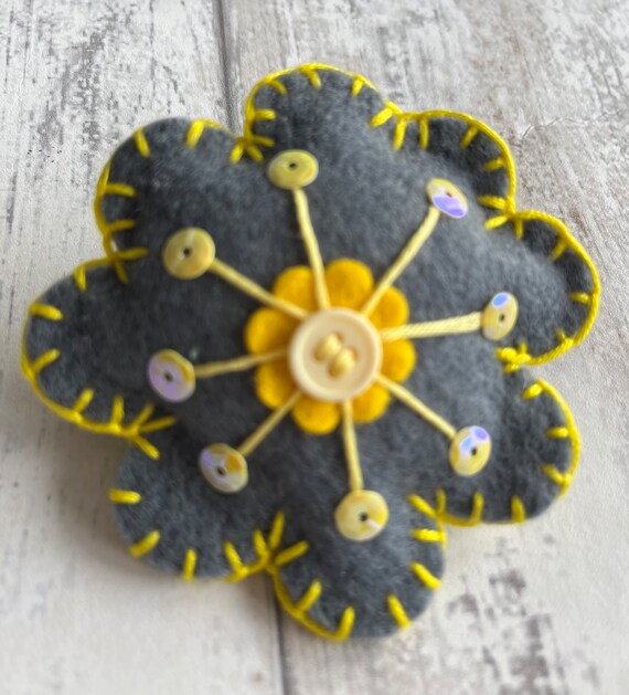 Handmade felt brooches new arrivals