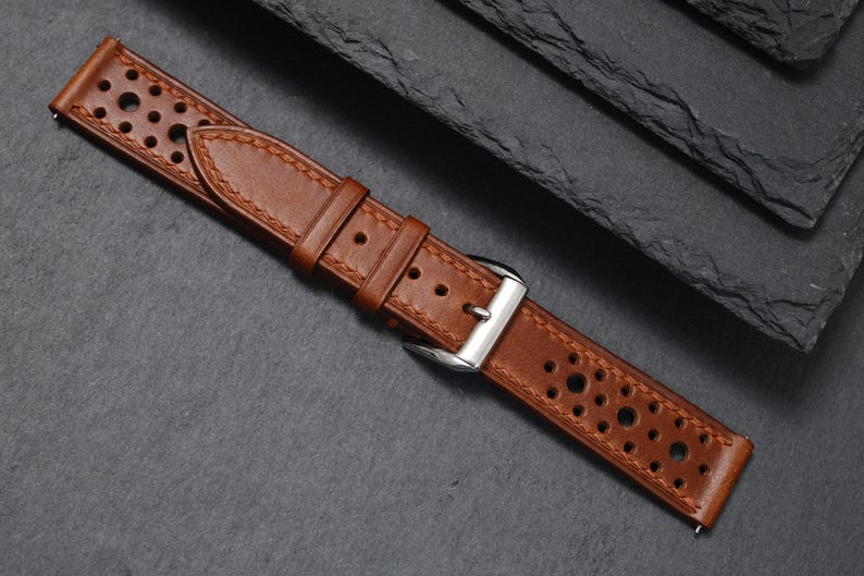 Uhrenarmband Cognac Braun Rindsleder Racing 18mm 20mm 22mm 24mm perforiertes Leder Uhrenarmband Handmade Tracking Armband Sportuhr Geschenk für Ihn Bild 14