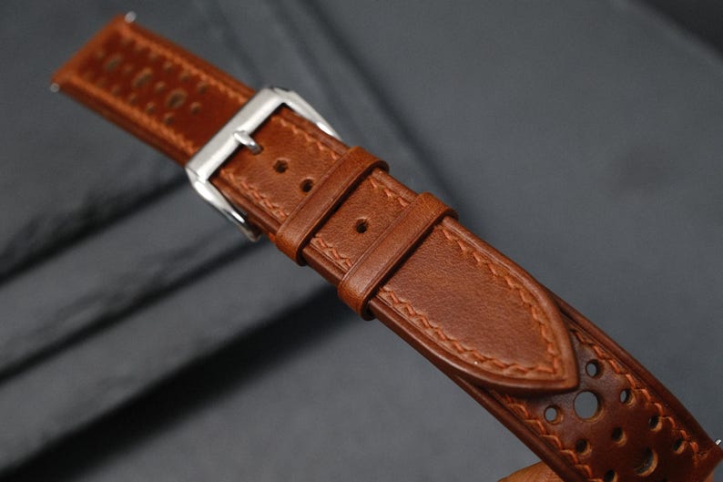 Uhrenarmband Cognac Braun Rindsleder Racing 18mm 20mm 22mm 24mm perforiertes Leder Uhrenarmband Handmade Tracking Armband Sportuhr Geschenk für Ihn Bild 6